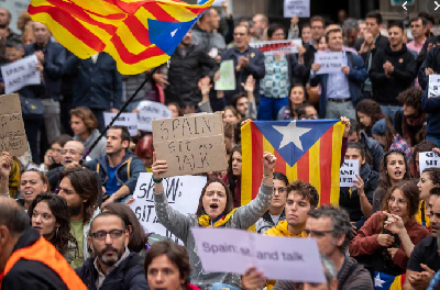 Марш против независимости Каталонии собрал десятки тысяч участников 