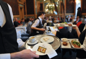 Этикет в Испании: какие чаевые уместно оставить официанту? 