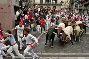 Если виза в Испанию оформляется для того, чтобы посмотреть бои и забеги с быками, в Валенсию ехать не стоит?