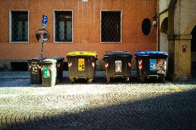 В Малаге установили мусорные контейнеры на солнечных батареях