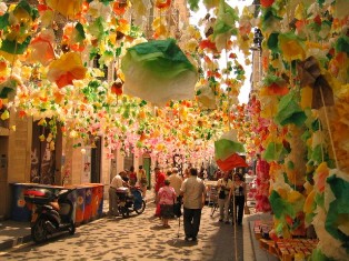 Барселона празднует Pascua Granada
