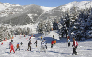 Любители горнолыжного спорта уже могут обращаться в консульство Испании в Москве и отправляться на зимние курорты королевства