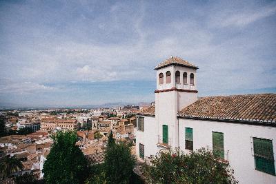 Регионы предлагают туристам бесплатную страховку от коронавируса в Испании
