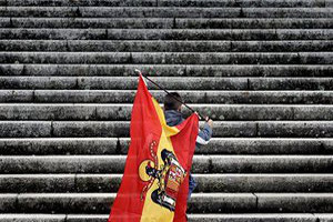 В то время как в посольства Испании обращаются новые иммигранты, граждане королевства покидают страну 