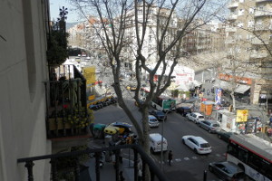 Подав документы в испанский визовый центр, не стоит планировать аренду квартиры в центре Барселоны?