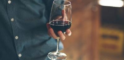Ежедневный бокал вина не так полезен, как считалось раньше, утверждают испанские ученые 