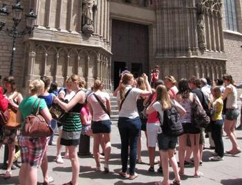 Получая визу в Испанию, туристы способствуют росту испанской экономики 