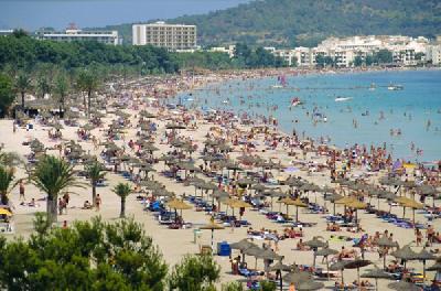 Растет количество туристов, которым для посещения испанских курортов не нужна виза в Испанию 